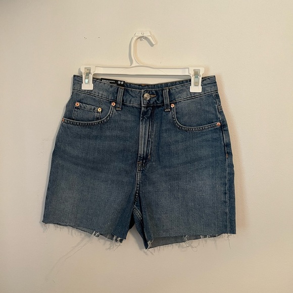 NWT H&M denim shorts - Picture 2 of 2